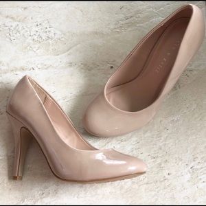 Kelly & Katie size 7 nude heels